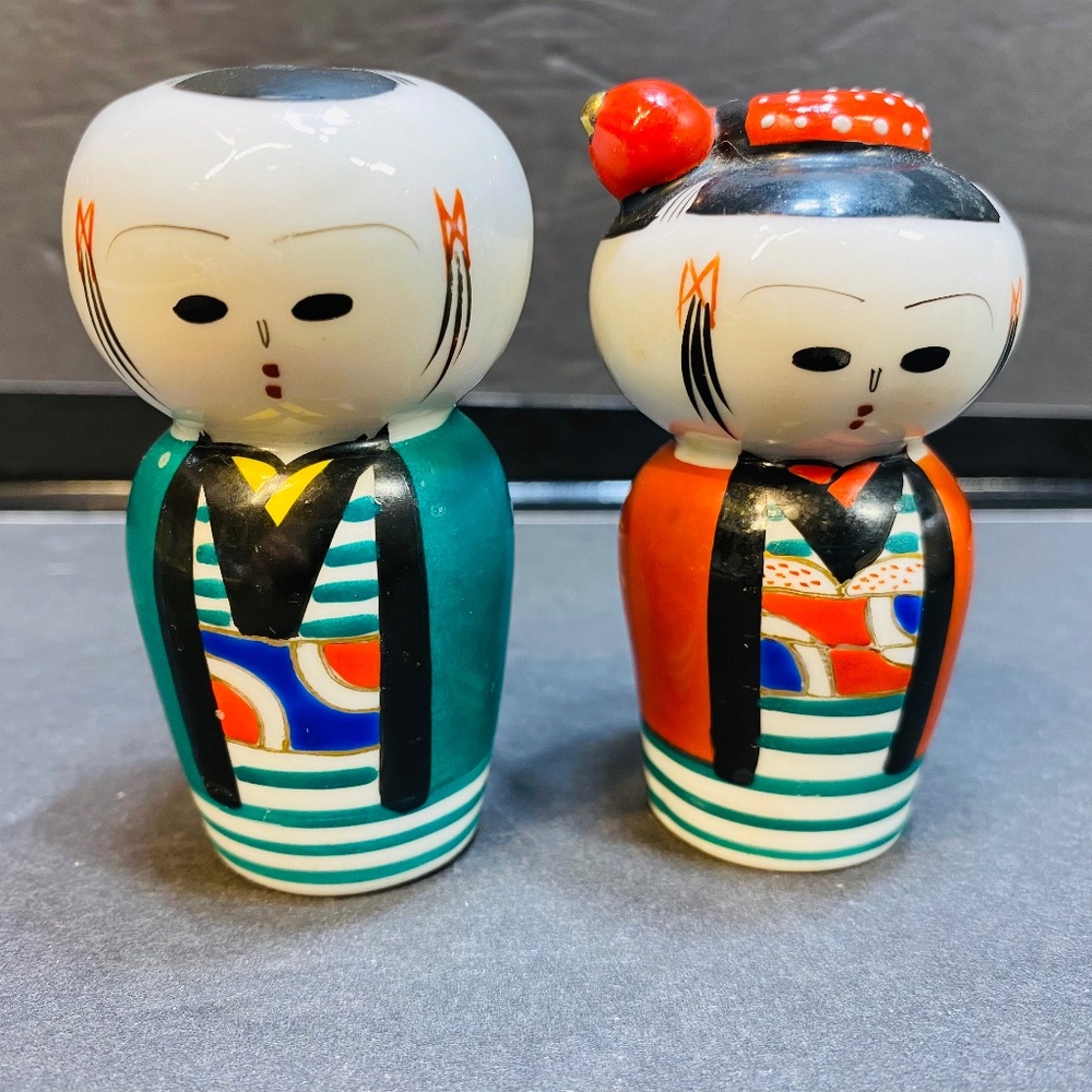 Vtg Geisha Salt Pepper Shakers Japan Handpainted Porcelain Corks In Place EUC